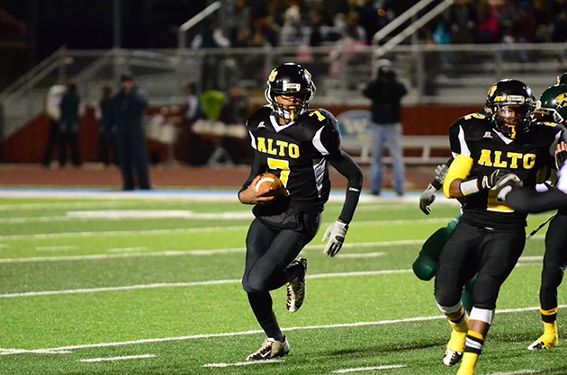 111612_Alto_Football_01_web