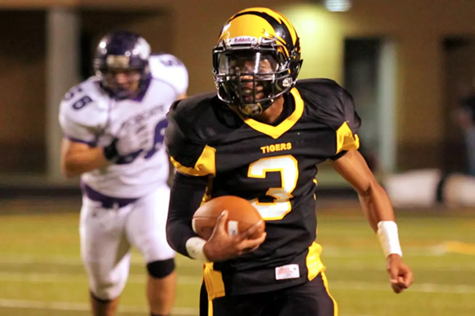 Mount Pleasant’s Monty James Accounts for 8 Touchdowns in 54-49 Win Over Hallsville