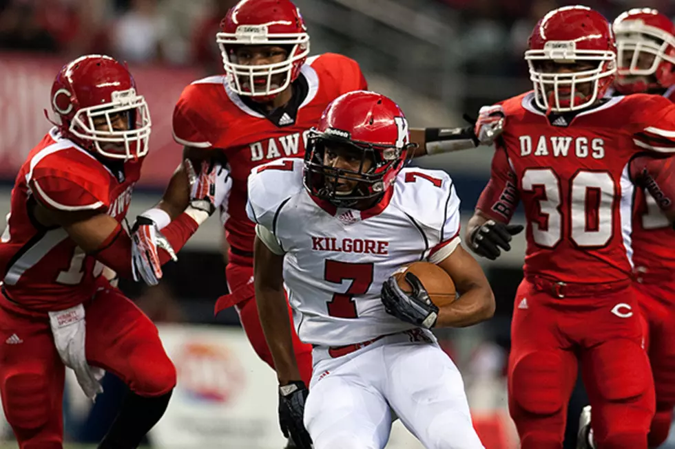 Kilgore's Kevrin Justice (7) evades Carthage defenders during Carthage's 34-23 Class 3A Division I state championship win Friday at AT&T Stadium in Arlington. (Christopher Vinn, ETSN.fm)