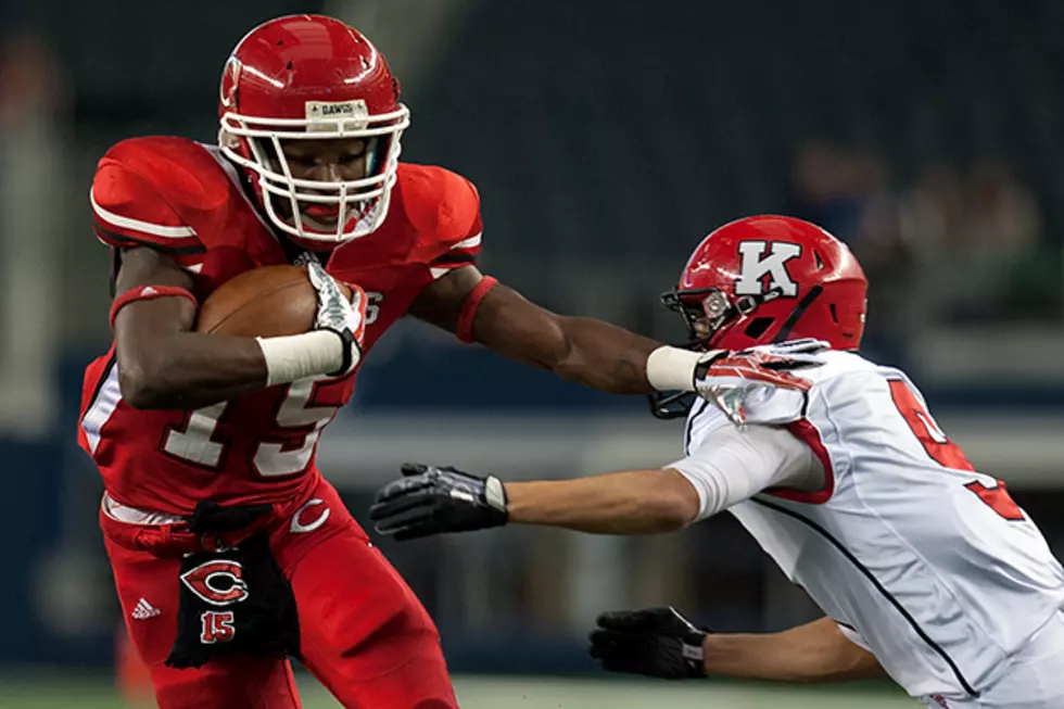 Carthage's Tevin Pipkin sprints for yardage during Friday's state championship win vs. Kilgore in Arlington. (Christopher Vinn, ETSN.fm)