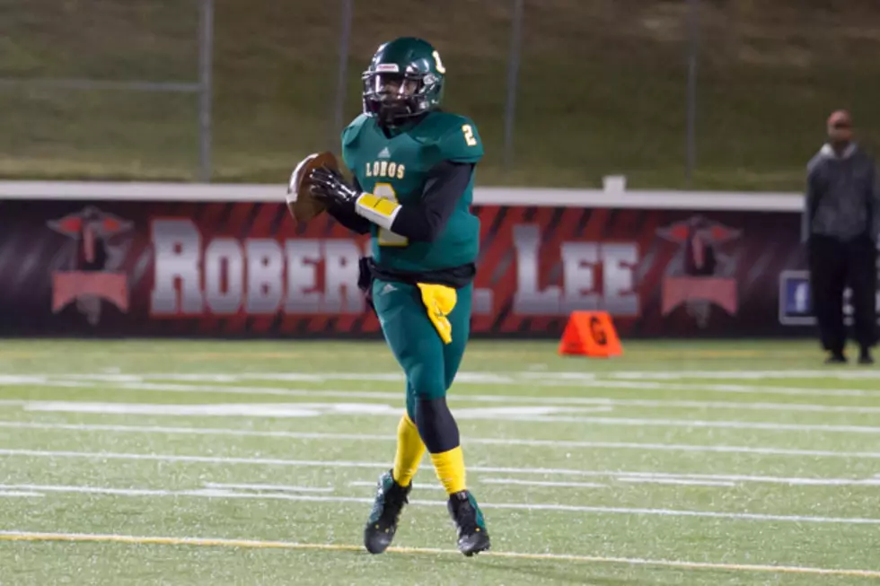 Longview quarterback Dezmond Chumley looks for an open receiver during the Lobos' 43-42 win over Lufkin in their Class 5A Division I bi-district playoff Friday night in Tyler. (Mark Martin, ETSN.fm)