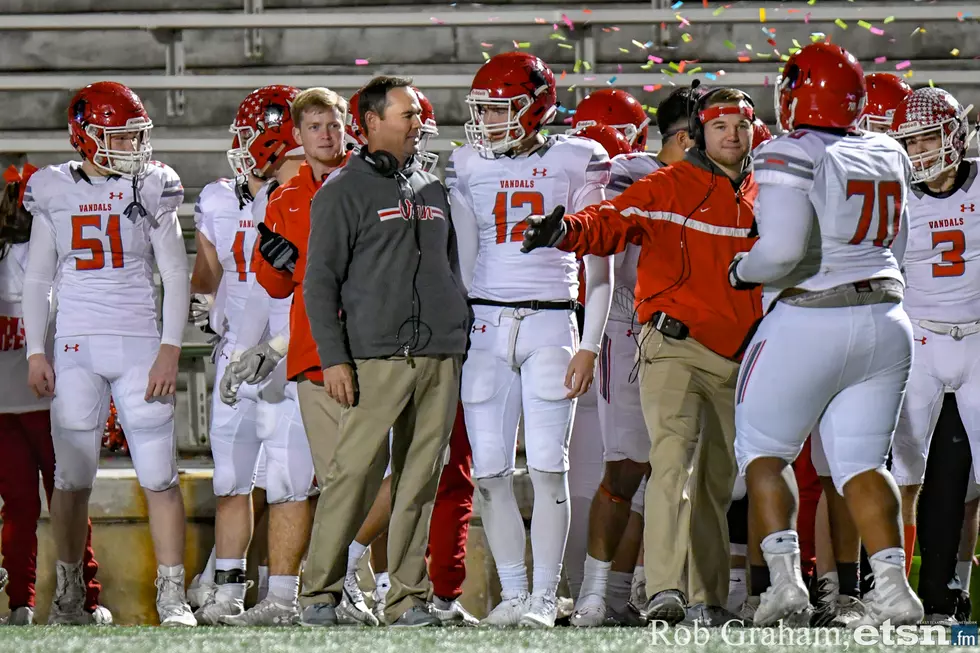 Van Runs Past Athens, 49-13, in Bi-District Round